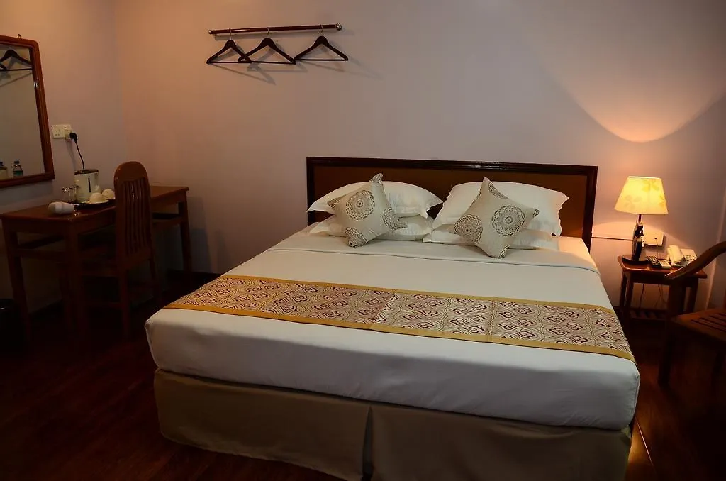 Great Glory Hotel Yangon 2*,
